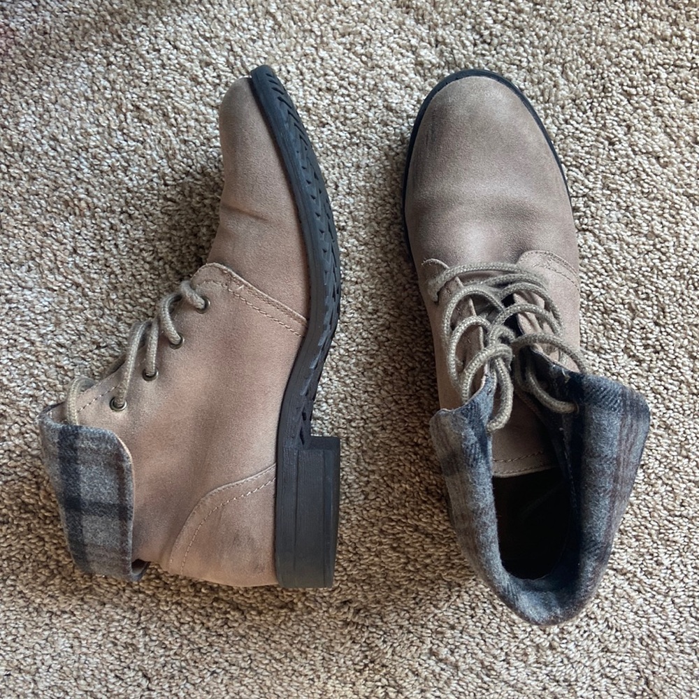 cute boots!